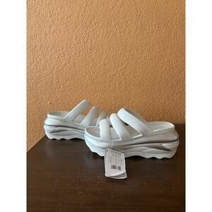 Crocs Mega Crush Metllc Triple Strap 210459-1OQ Silver White Women Size 9